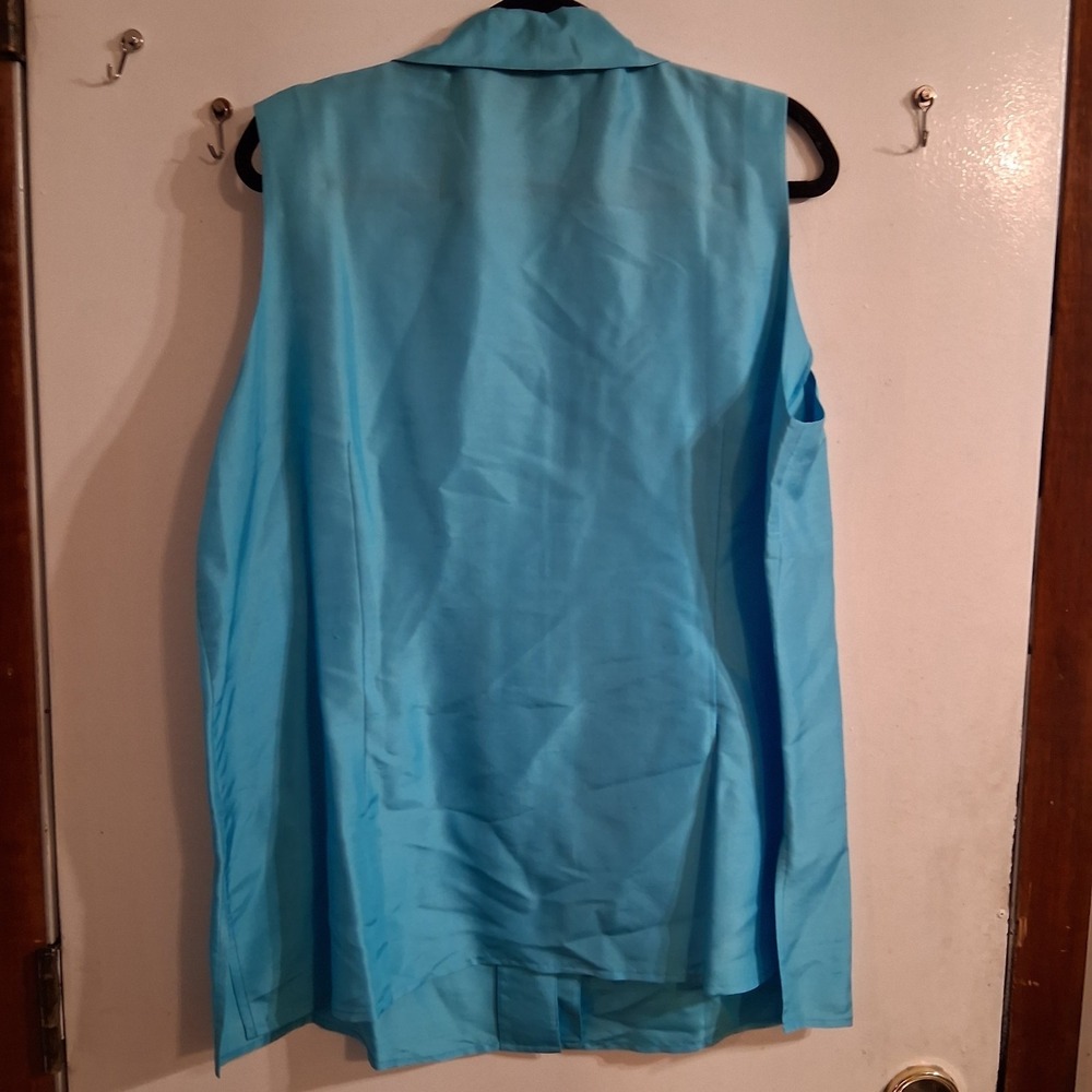 100% Silk Turquoise Sleeveless Button Up 18 Pearl Buttons Gorgeous Coastal Beach - Picture 2 of 5